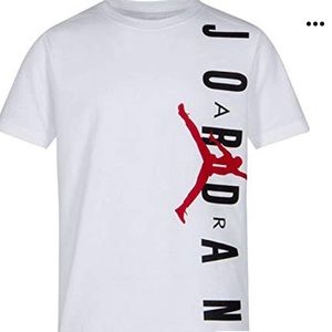 Air Jordan boys t-shirt. Size: L 12-13 YRS